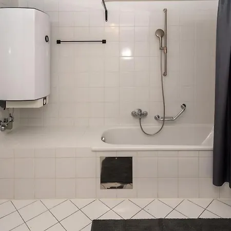 Crimson - Top 3 شقة