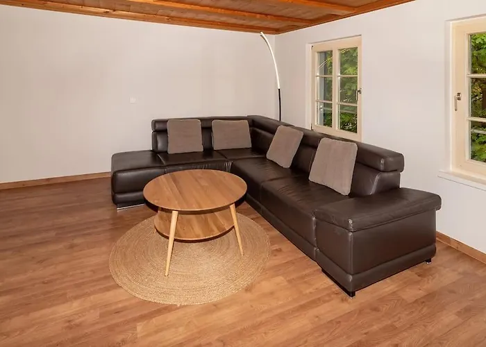 Crimson - Top 3 Dornbirn